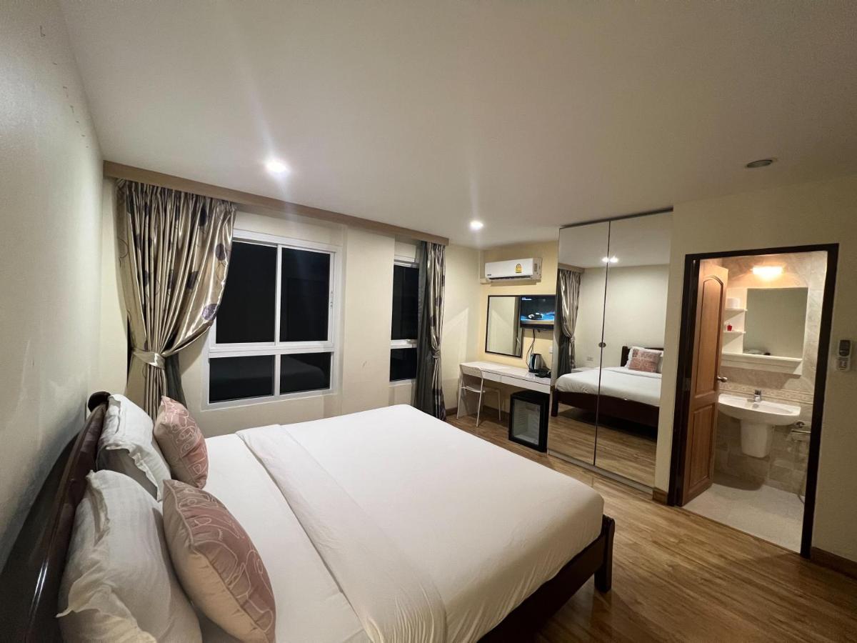 V Check Inn Sukhumvit 22 방콕 외부 사진