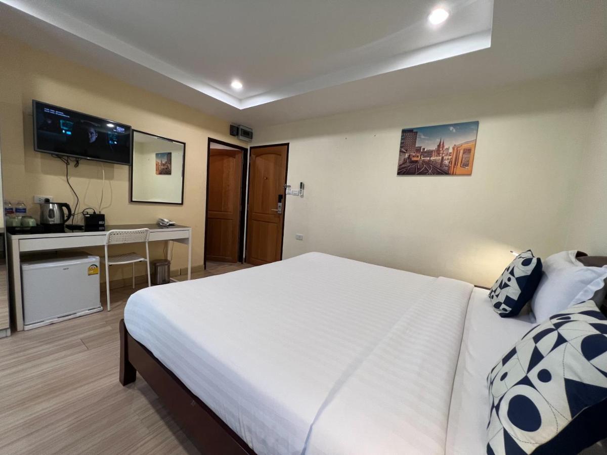 V Check Inn Sukhumvit 22 방콕 외부 사진