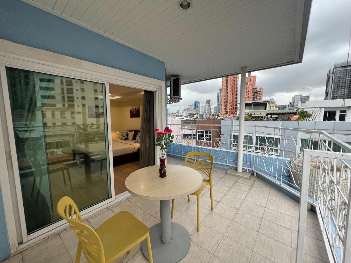 V Check Inn Sukhumvit 22 방콕 외부 사진