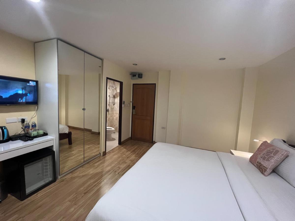 V Check Inn Sukhumvit 22 방콕 외부 사진