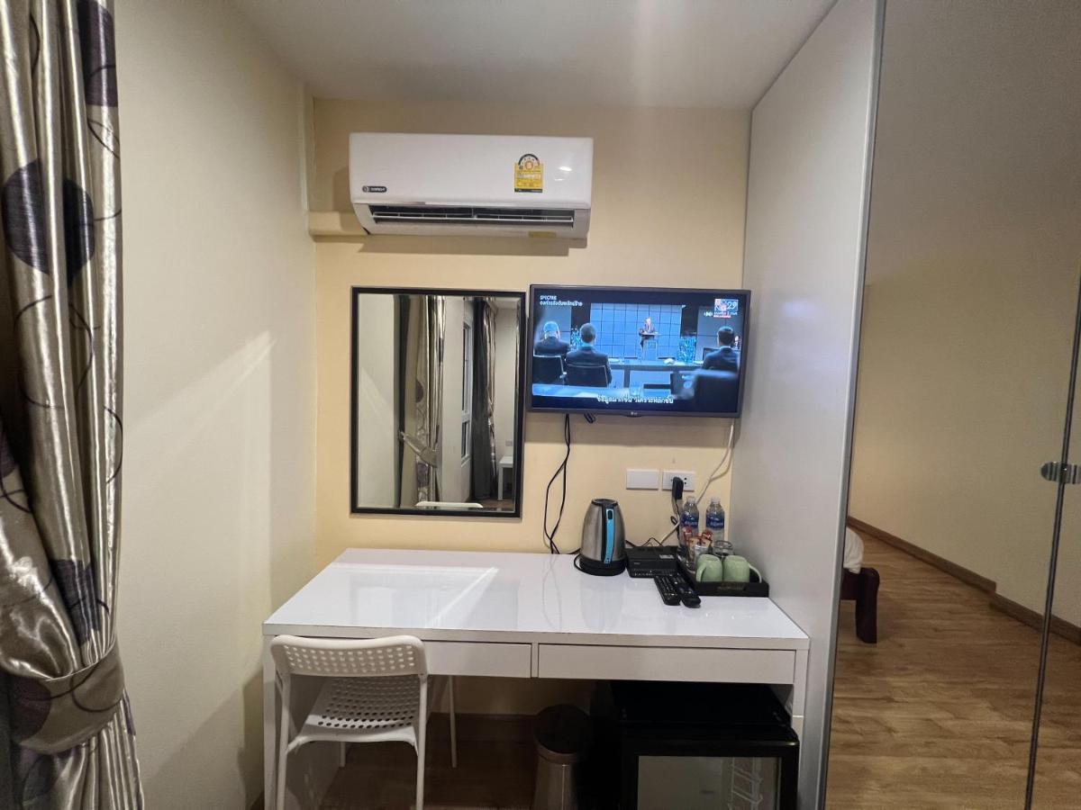 V Check Inn Sukhumvit 22 방콕 외부 사진