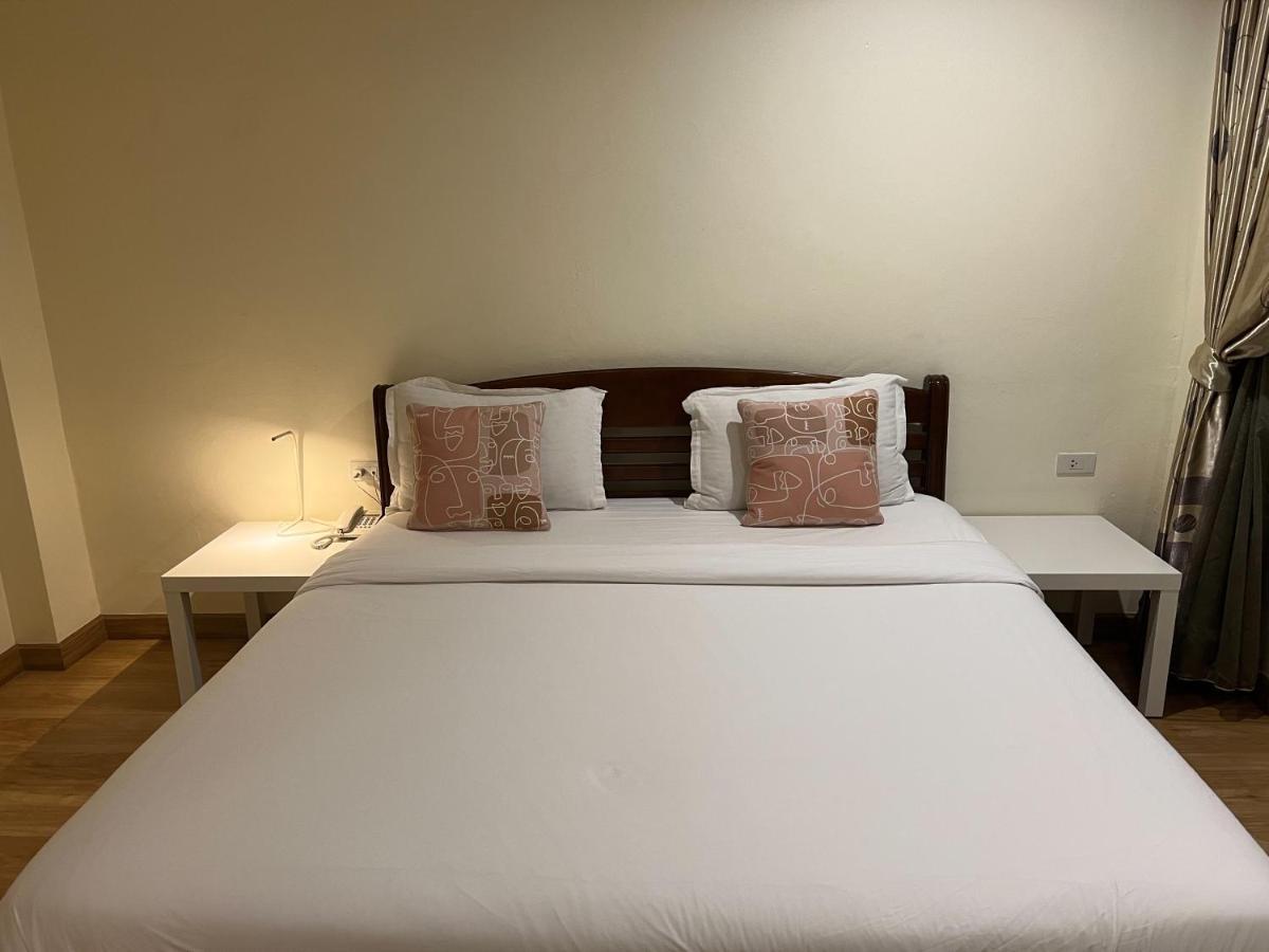 V Check Inn Sukhumvit 22 방콕 외부 사진