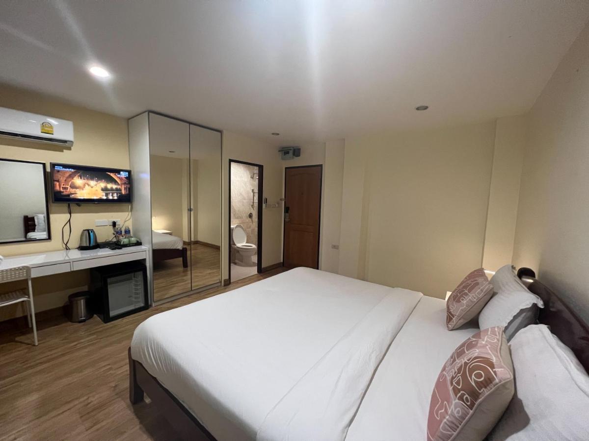 V Check Inn Sukhumvit 22 방콕 외부 사진