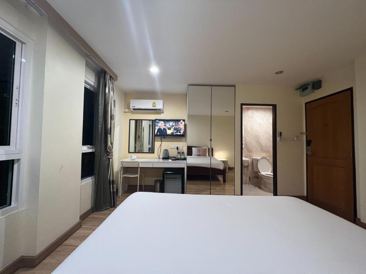 V Check Inn Sukhumvit 22 방콕 외부 사진