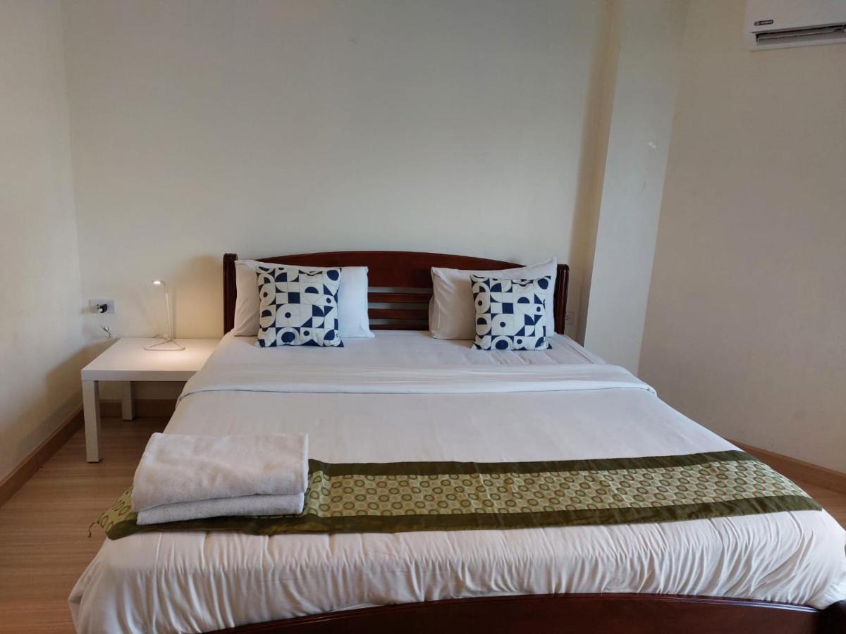 V Check Inn Sukhumvit 22 방콕 외부 사진