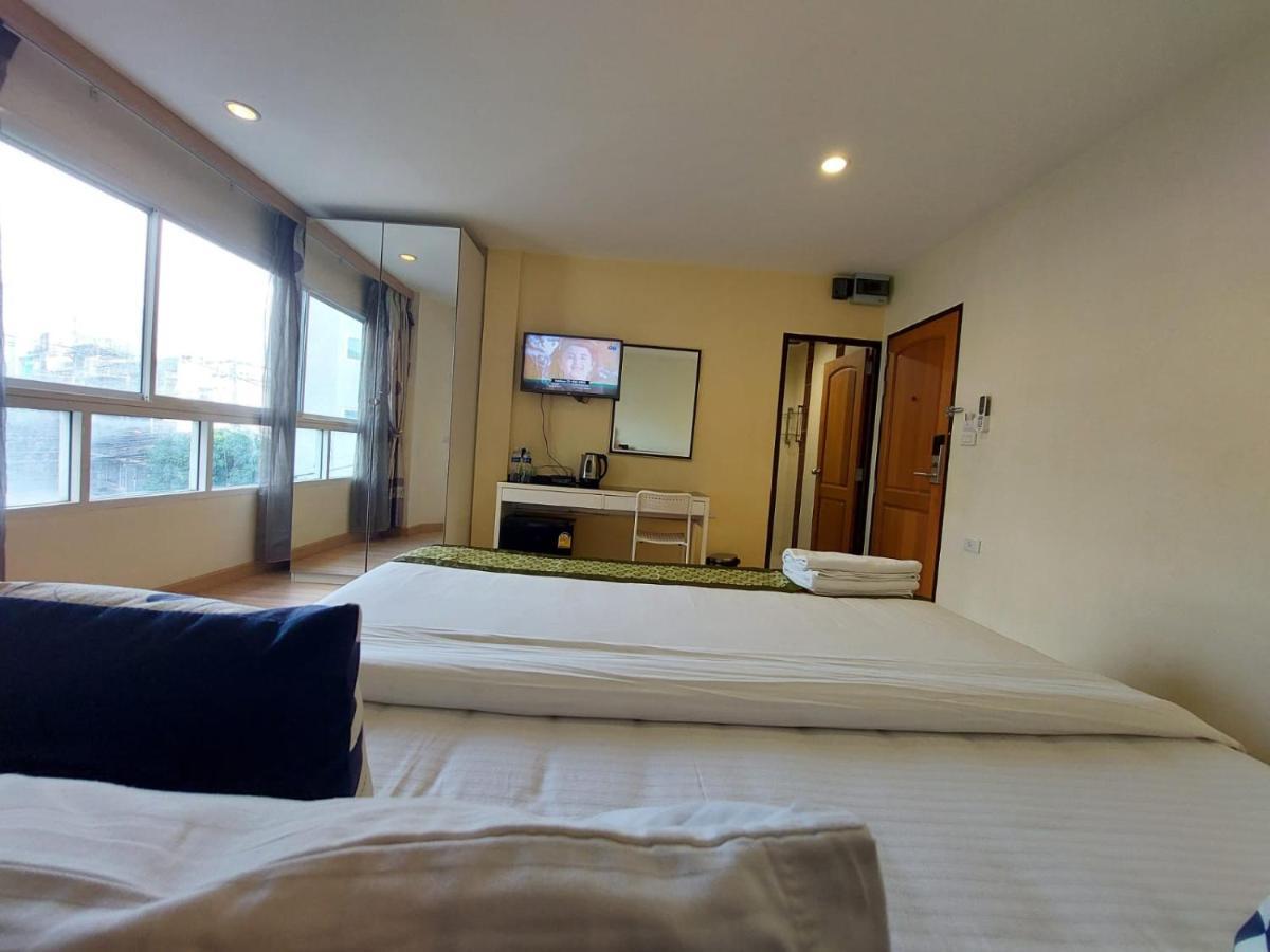 V Check Inn Sukhumvit 22 방콕 외부 사진
