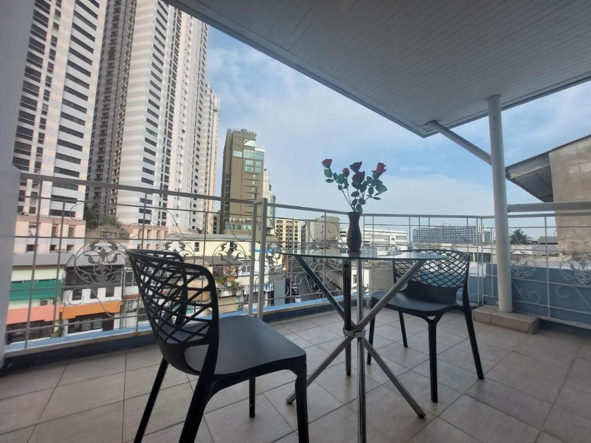 V Check Inn Sukhumvit 22 방콕 외부 사진