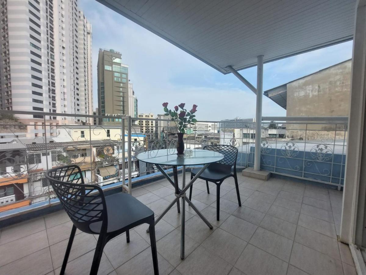 V Check Inn Sukhumvit 22 방콕 외부 사진