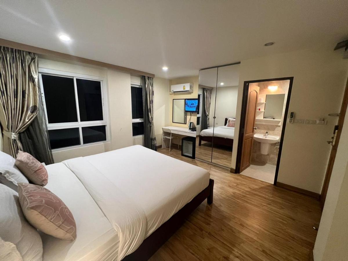 V Check Inn Sukhumvit 22 방콕 외부 사진