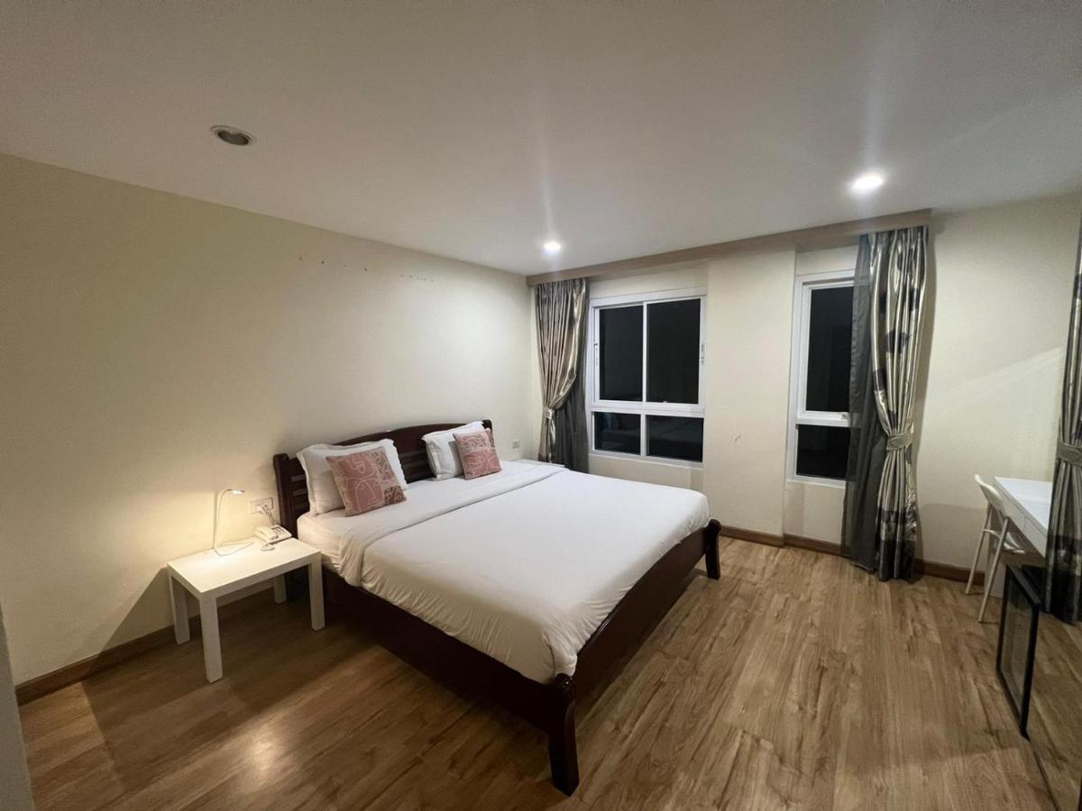 V Check Inn Sukhumvit 22 방콕 외부 사진