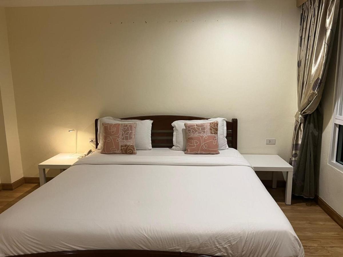V Check Inn Sukhumvit 22 방콕 외부 사진