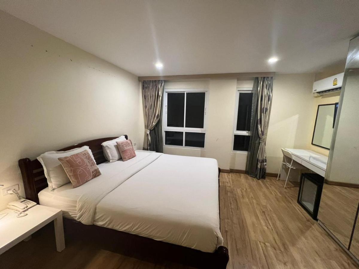 V Check Inn Sukhumvit 22 방콕 외부 사진