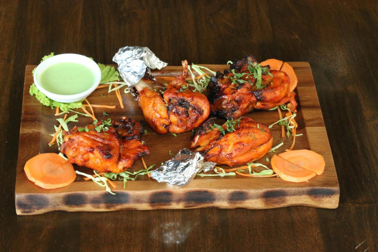 V Check Inn Sukhumvit 22 방콕 외부 사진