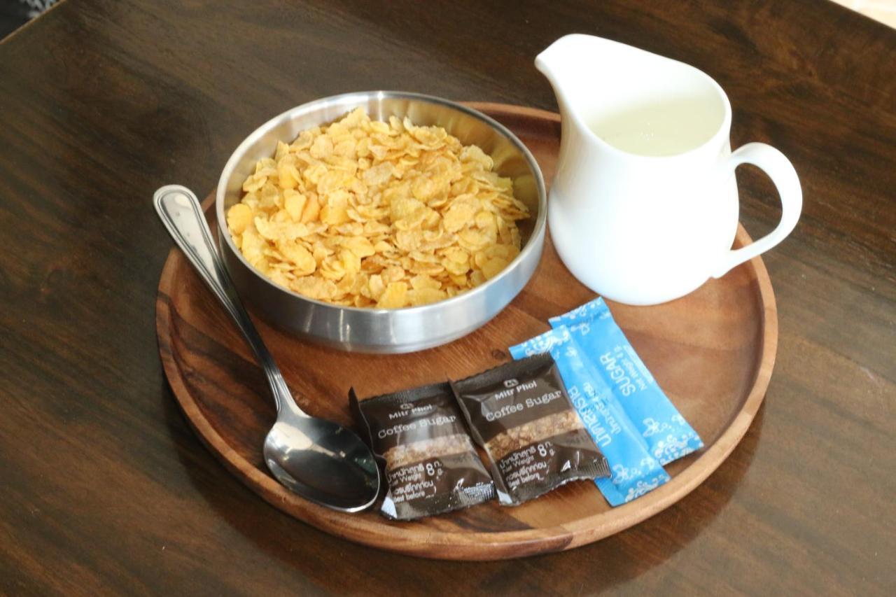V Check Inn Sukhumvit 22 방콕 외부 사진