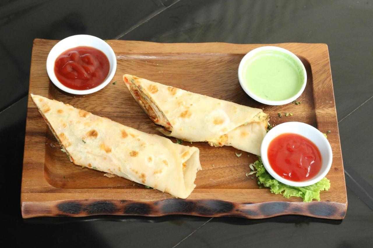 V Check Inn Sukhumvit 22 방콕 외부 사진