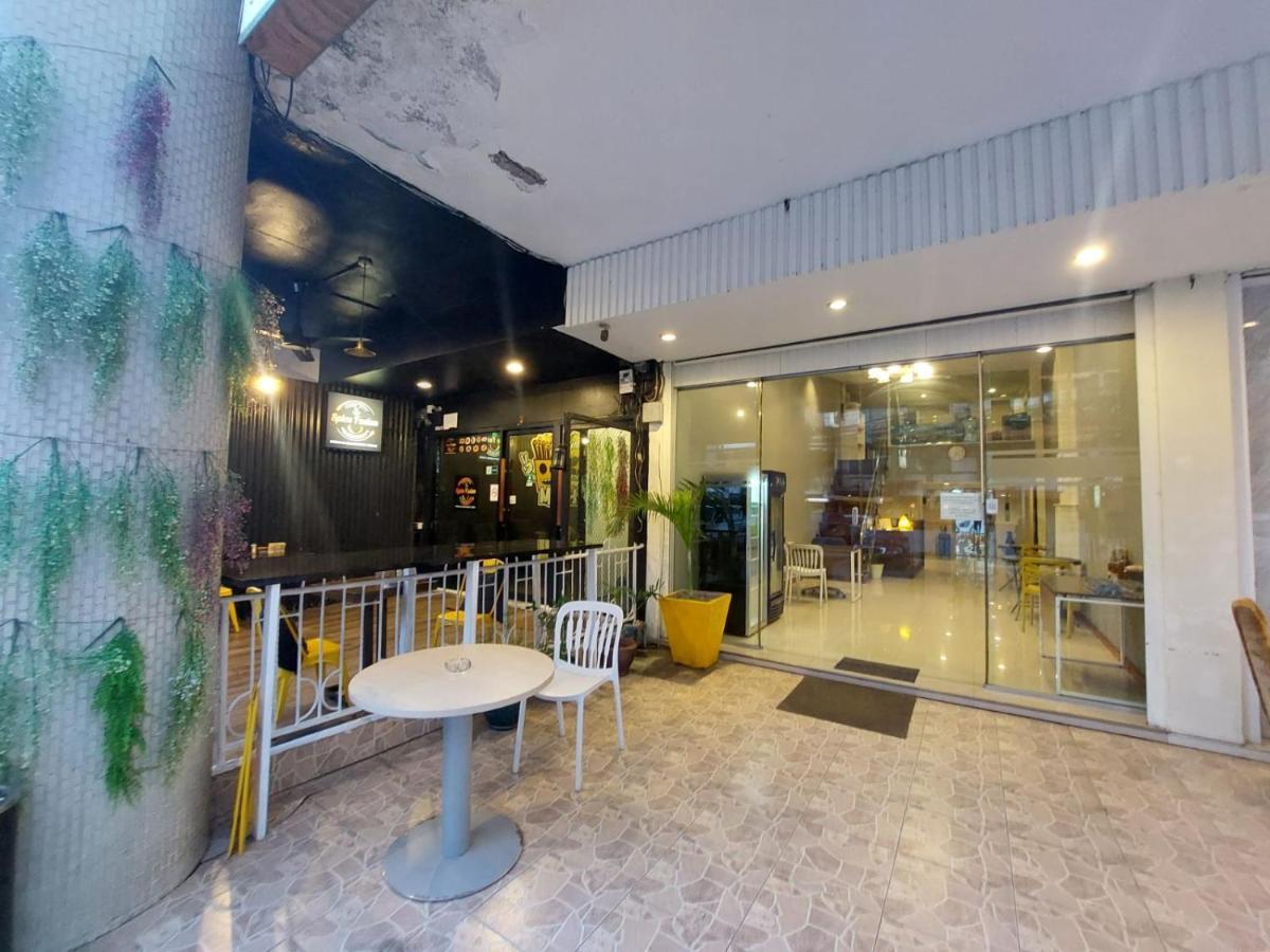 V Check Inn Sukhumvit 22 방콕 외부 사진