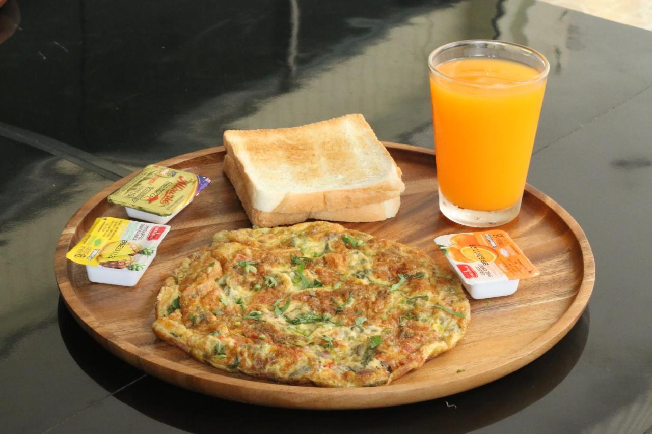 V Check Inn Sukhumvit 22 방콕 외부 사진