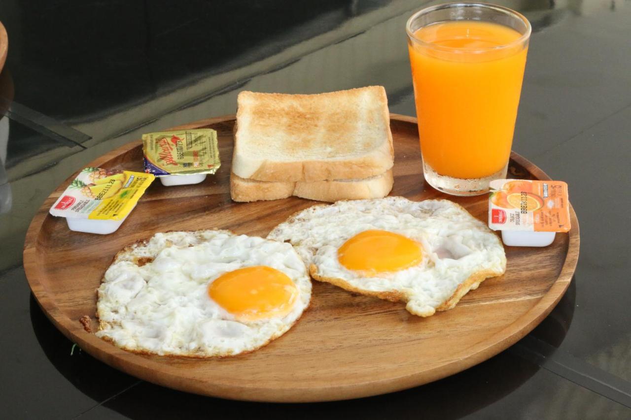 V Check Inn Sukhumvit 22 방콕 외부 사진