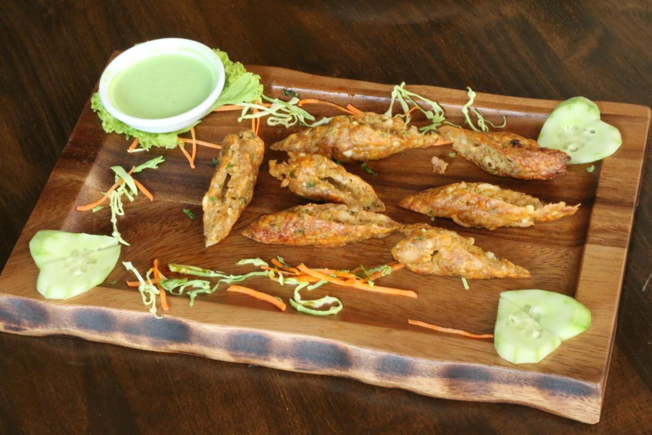 V Check Inn Sukhumvit 22 방콕 외부 사진
